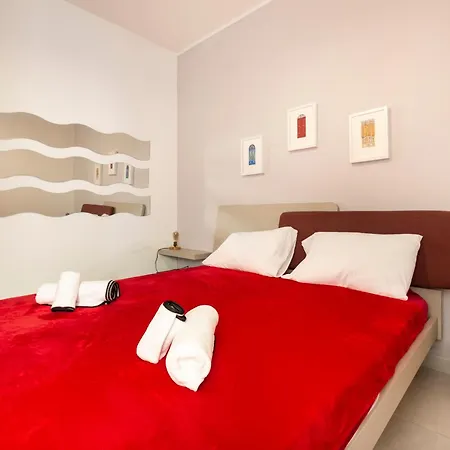 Quiet Traditional - 3-bedroom *