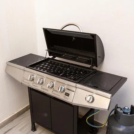 Quiet Traditional - 3-bedroom *