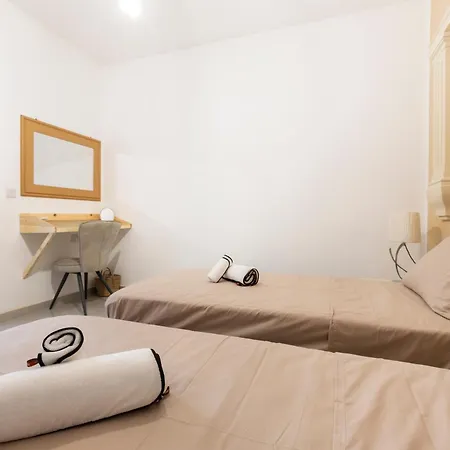 Quiet Traditional - 3-bedroom *