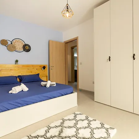 Quiet Traditional - 3-bedroom