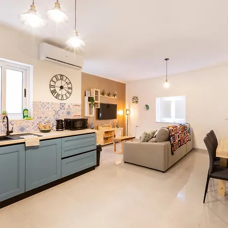 Quiet Traditional - 3-bedroom
