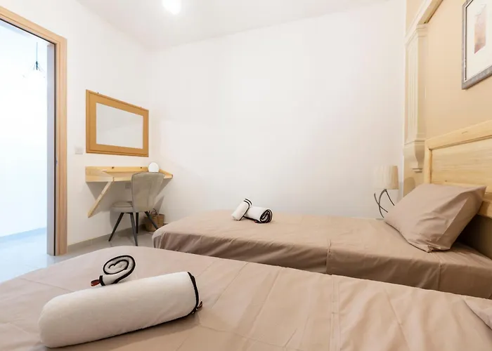 Quiet Traditional - 3-bedroom *