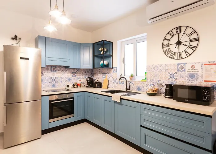 Quiet Traditional - 3-bedroom *