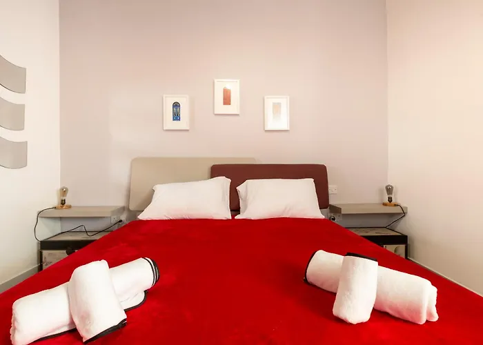 Quiet Traditional - 3-bedroom