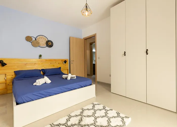 Quiet Traditional - 3-bedroom