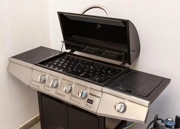 Quiet Traditional - 3-bedroom *