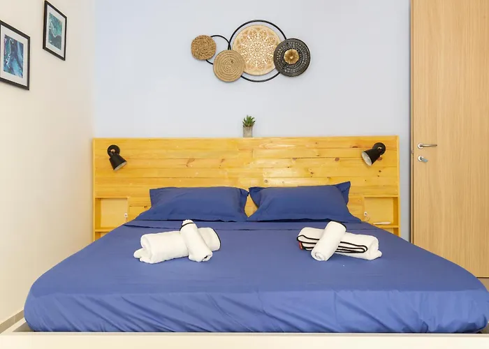 Quiet Traditional - 3-bedroom Apartment *