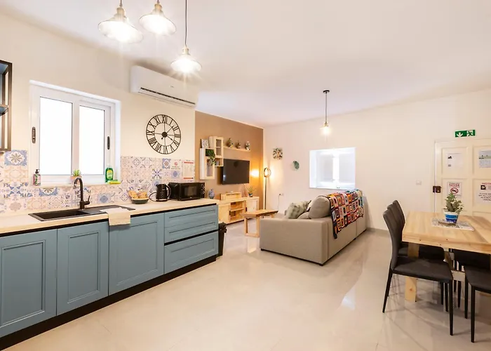 Quiet Traditional - 3-bedroom